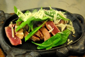 Tagliata di manzo con grana e rucola